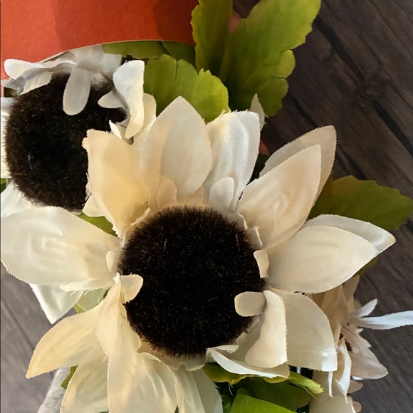 White Sunflower Garland - Picture 5 of 8